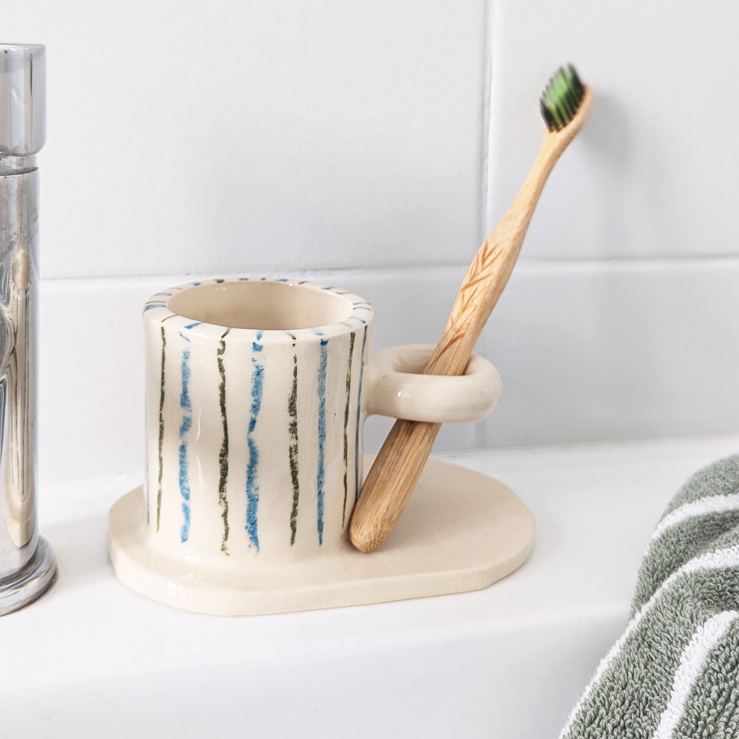 Toothbrush holder crayon ~ green/blue