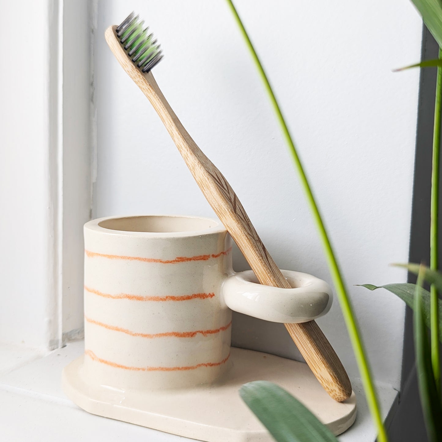 Toothbrush holder crayon ~ orange
